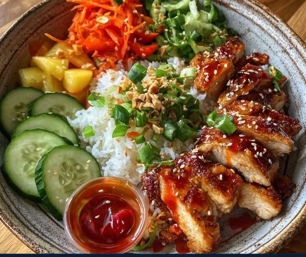 Bang Bang Chicken Bowl with crispy chicken and spicy sauce