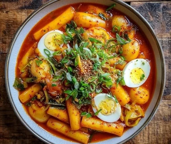 Delicious Tteokbokki, Korean rice cakes in spicy sauce served in a bowl.