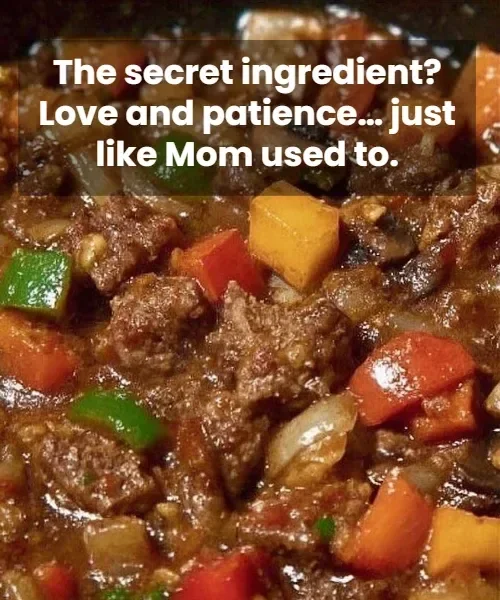 Crock Pot pepper steak with bell peppers and savoring sauce being served