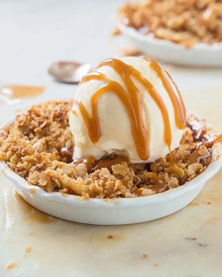 Delicious caramel apple crisp dessert topped with crunchy caramelized oats
